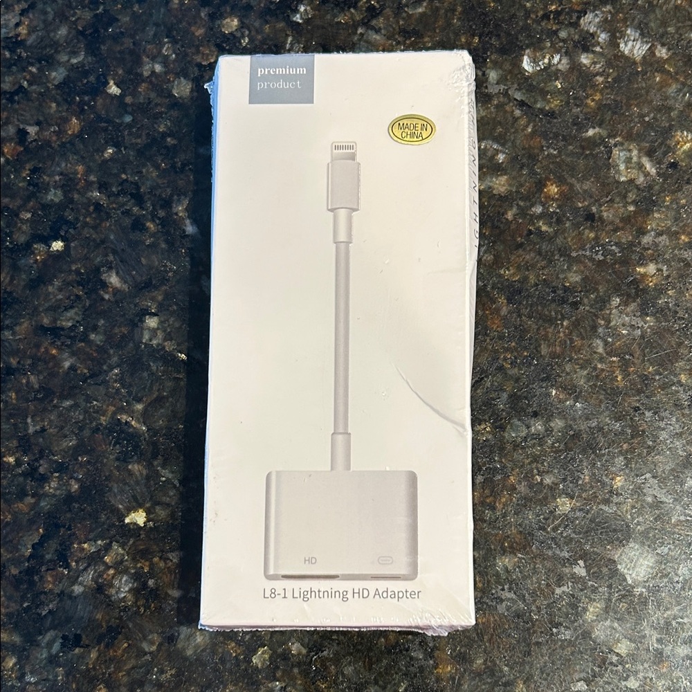 L8-1 Lightning HD adapter, NWT unopened package